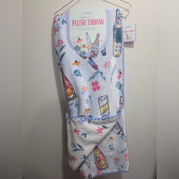 Envogue Plush Throw with Floral & Wine Bottles Design. Perfect for chilly nights - Picture 6 of 7